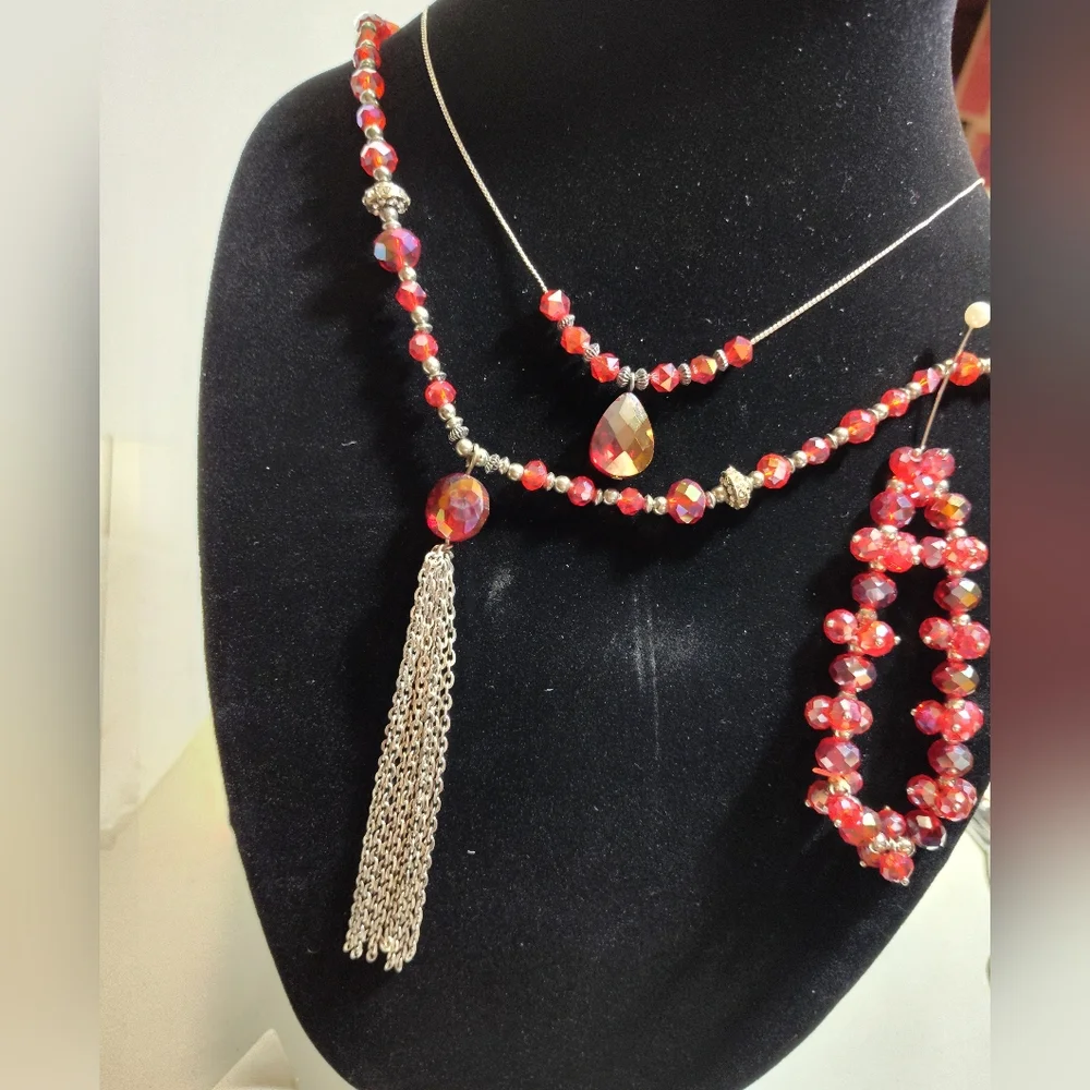 Elegant Red Beaded Necklace and Bracelet Set